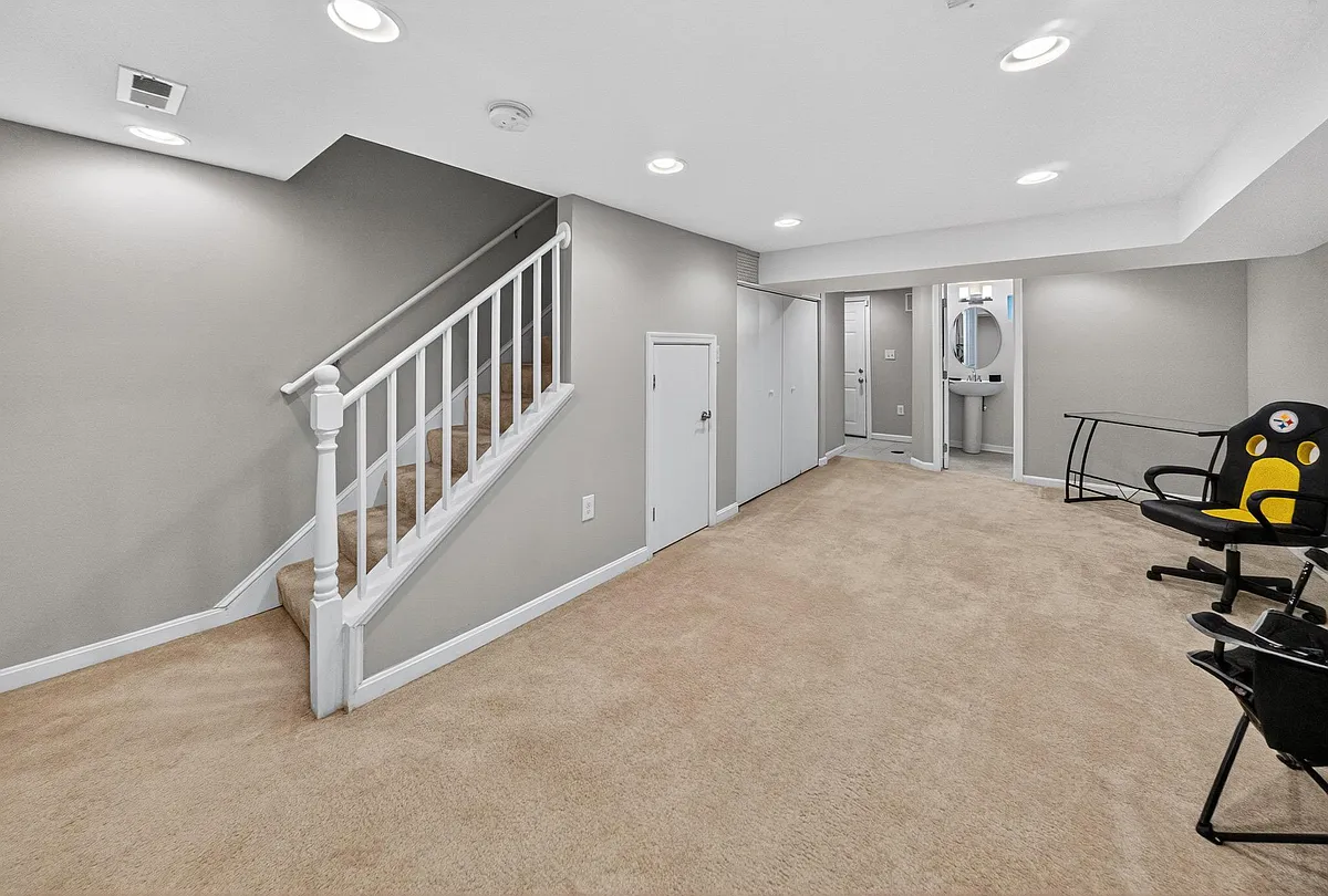 Building Photo - 5211 Jay St NE #2