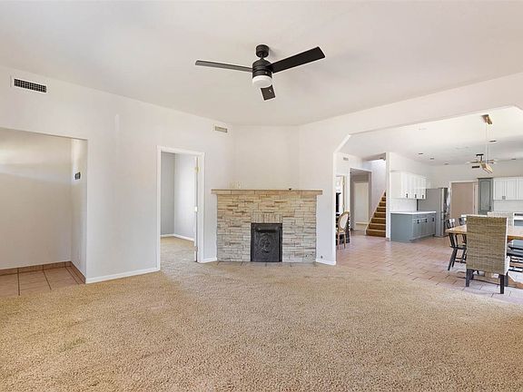 5th image of 901 E Grand Ave