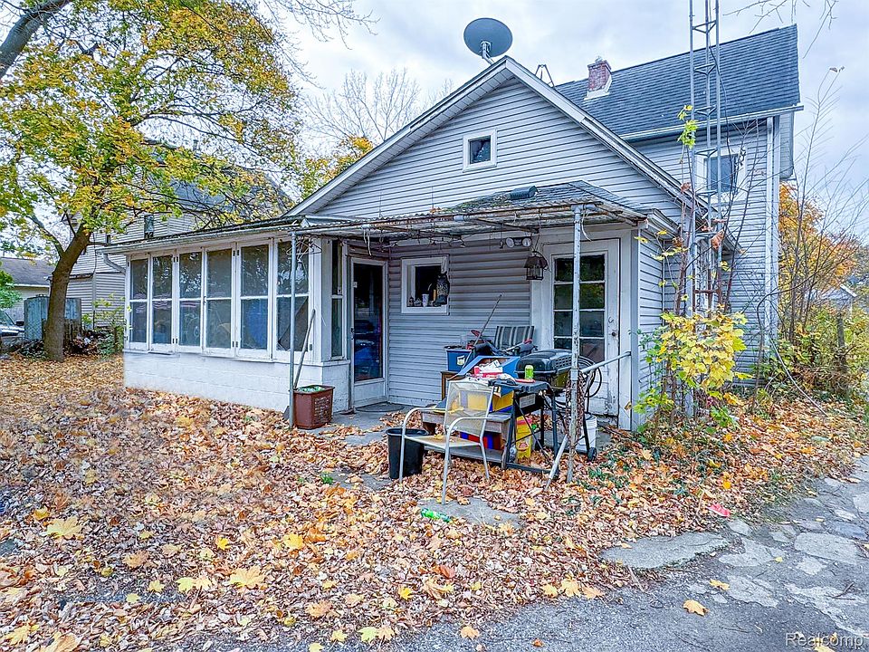 1st image of 292 N Cass Ave