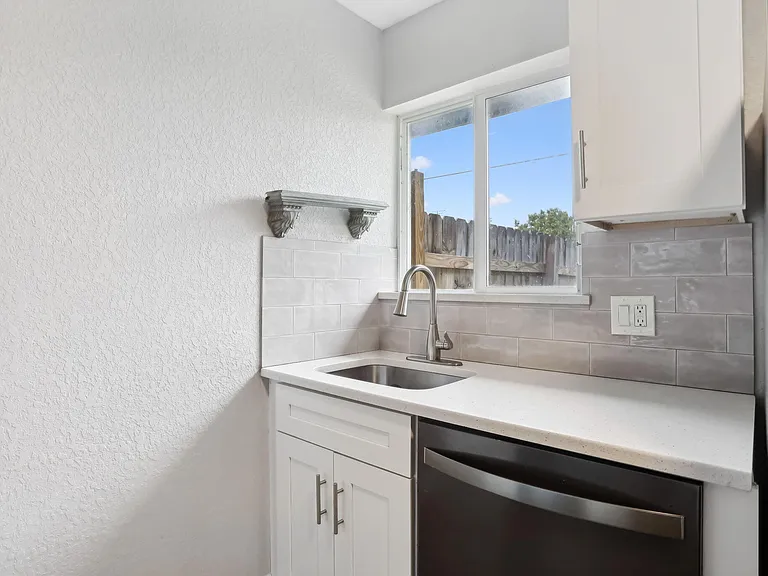2227 NE 3rd Ave #2 — Photo 6