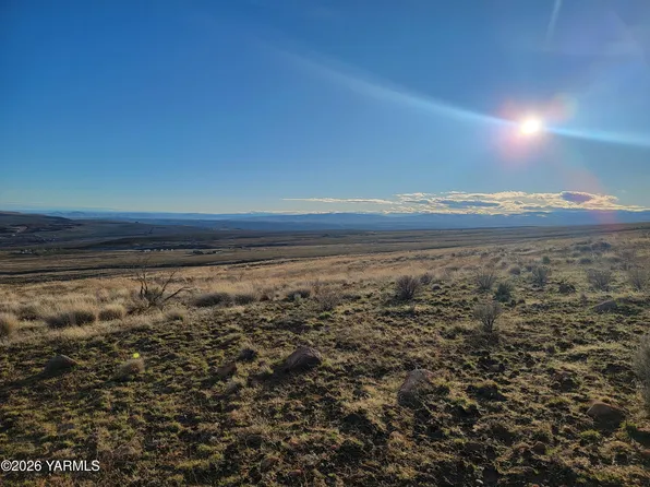 Nka Wenas View Dr, Selah, WA 98942