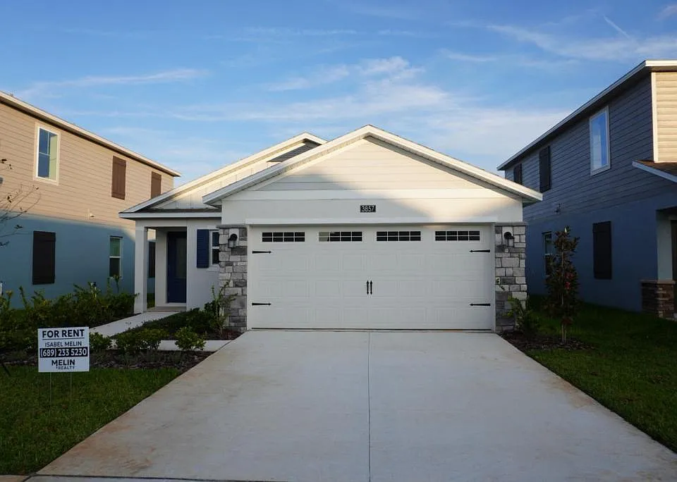 3857 Corsican Ln
