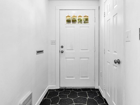 3rd image of 3 Hobson St