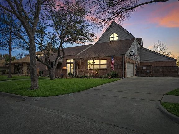 2nd image of 1426 Hidden Oaks Cir