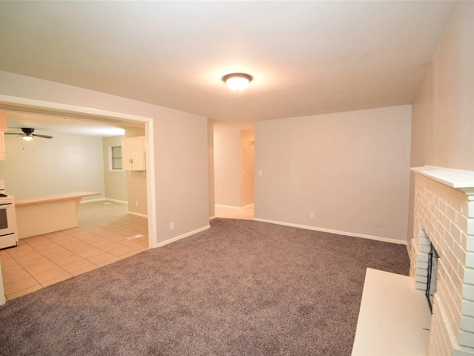 3 bed, 2.0 bath, 1489 sqft, $1,495 — Photo 3
