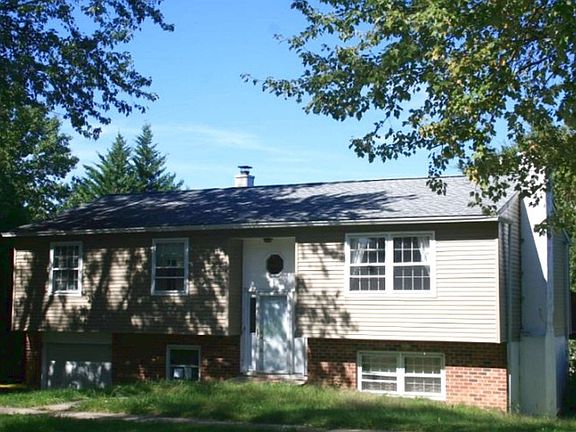 3rd image of 615 Oak Ave