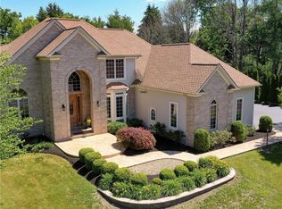 8 Grey Wolf Dr, Spencerport, NY 14559