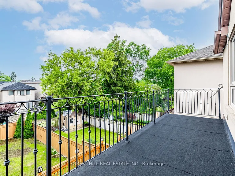 415 Deloraine Ave — Photo 39