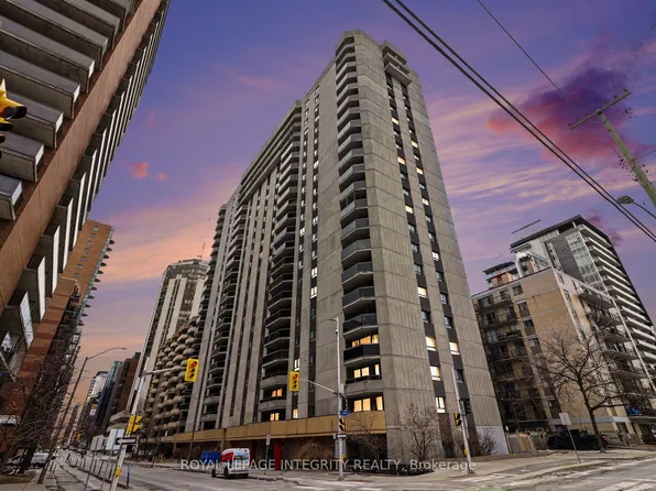 470 Laurier Ave W #1004, Ottawa, ON K1R 7W9