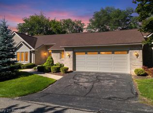 5388 Fairway Ct, West Bloomfield, MI 48323