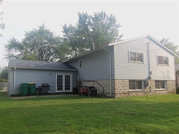4th image of 850 W 72nd Dr