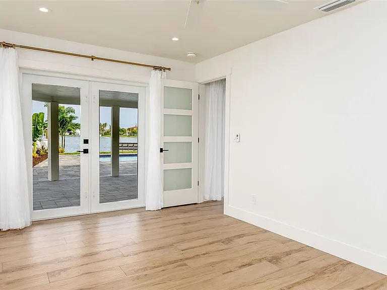 10350 Paradise Blvd — Photo 18
