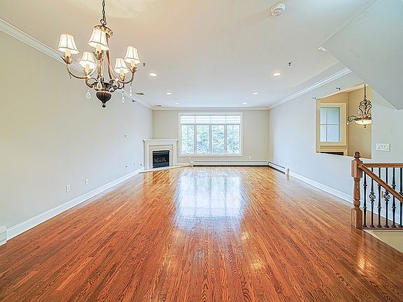 3rd image of 2462 3rd St #2462