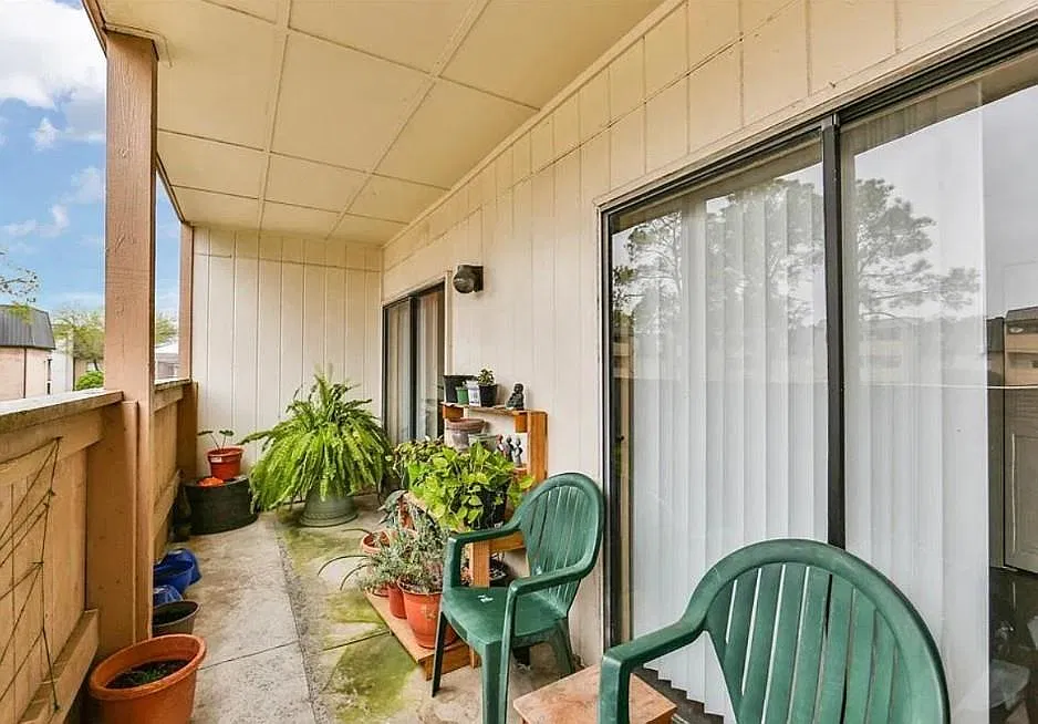 2 bed, 1.5 bath, 1040 sqft, $1,400 — Photo 3