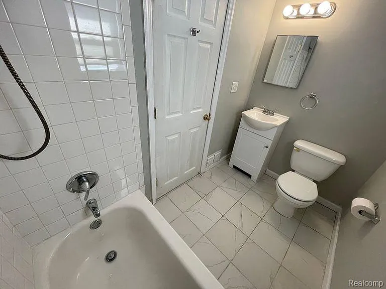 429 E Hayes Ave — Photo 12