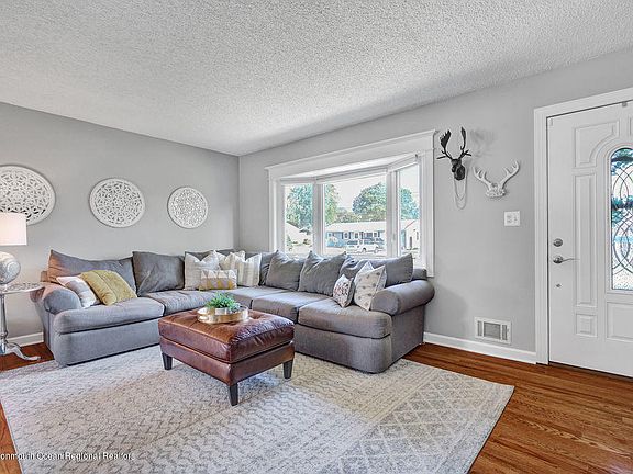 4th image of 117 Mount Ln