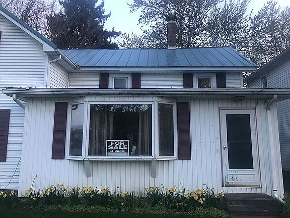 4th image of 221 E Madison St