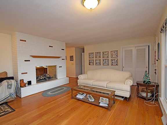 4th image of 7731 Glenover Dr