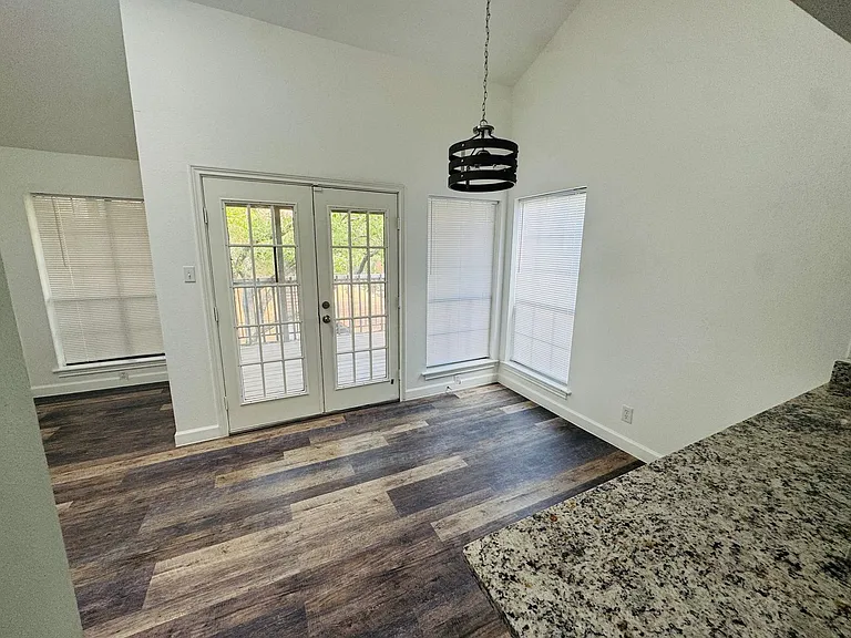 8611 Datapoint Dr #32 — Photo 6