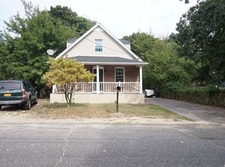 27 Pineville Rd, Central Islip, NY 11722