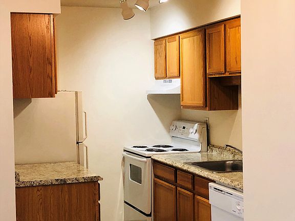 2nd image of 507 W Wilson St #8179679