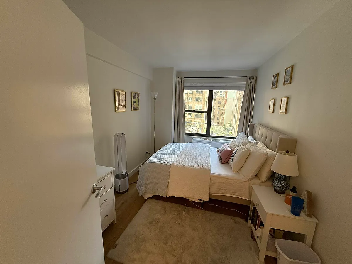 Building Photo - 279 E 44th St #6G