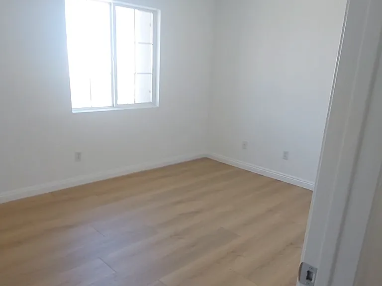 13263 Newport St — Photo 11