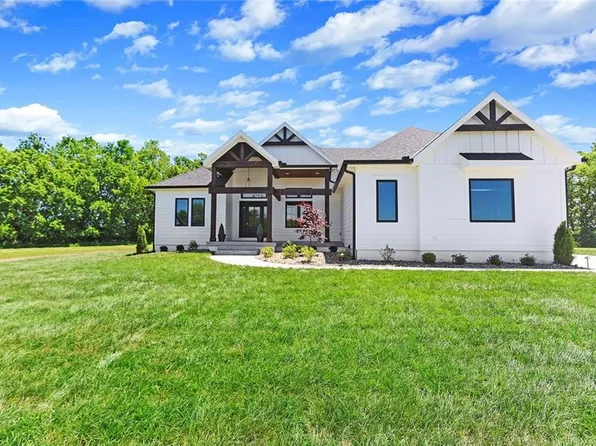 821 Eve Orchid Dr, Greenwood, MO 64034