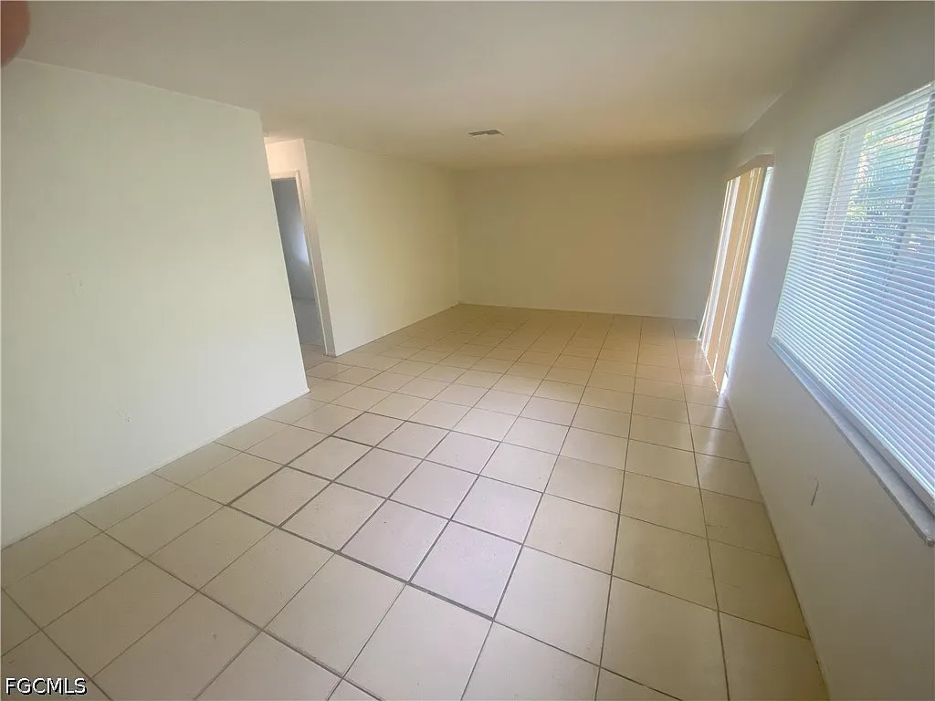 2 bed, 1.5 bath, 980 sqft, $1,200 — Photo 3
