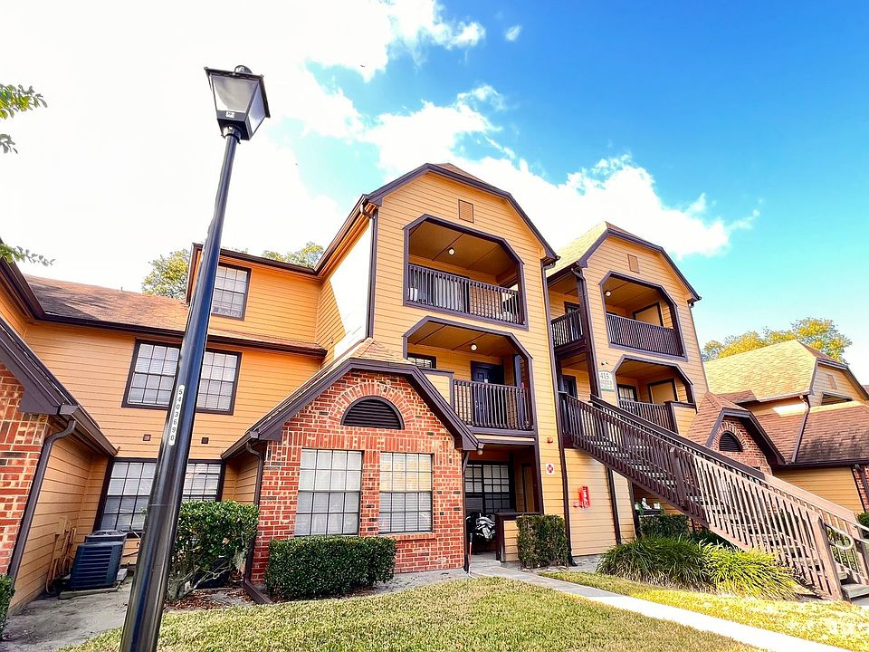1st image of 415 Lakepointe Dr Unit 302