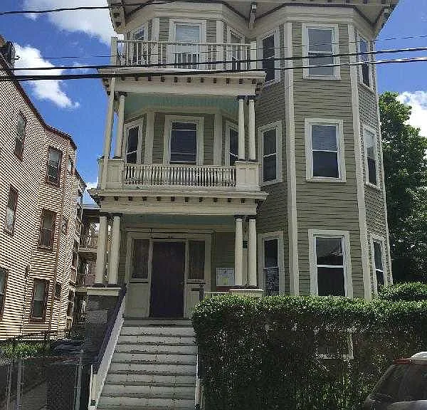 Dix St — Photo 1