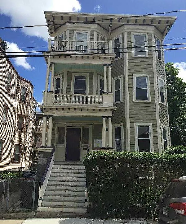 Dix St