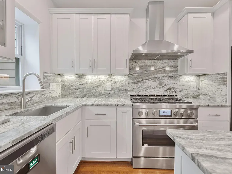 1339 Corcoran St NW — Photo 15