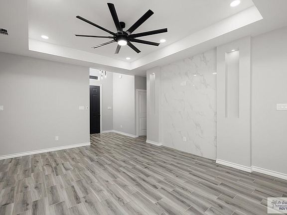 2nd image of 381 Tamarindo