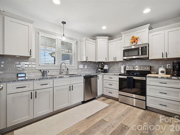 3rd image of 142 Alf Hoover Rd