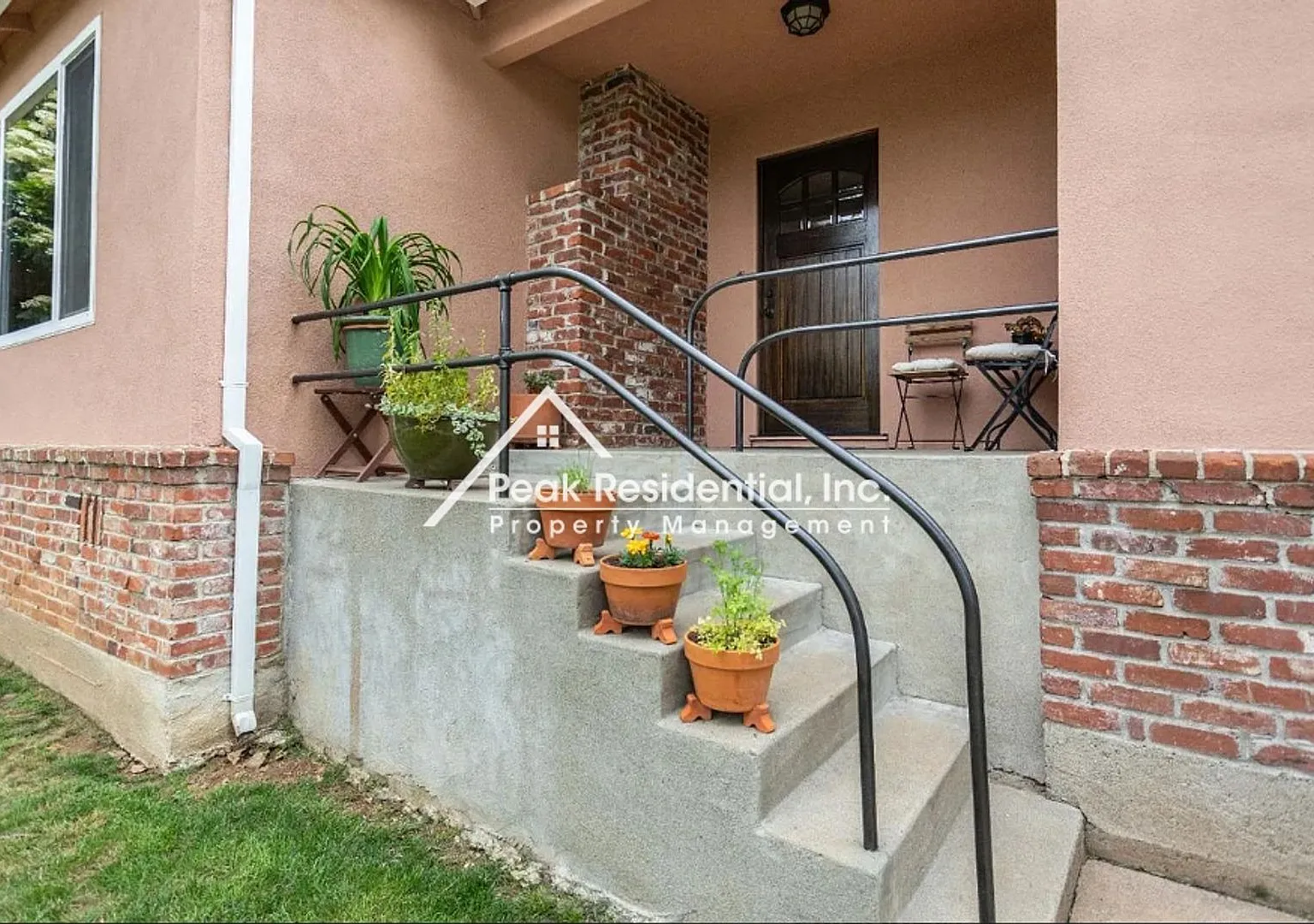 Updated 2bd/1ba Home In Historic Folsom! — Photo 3