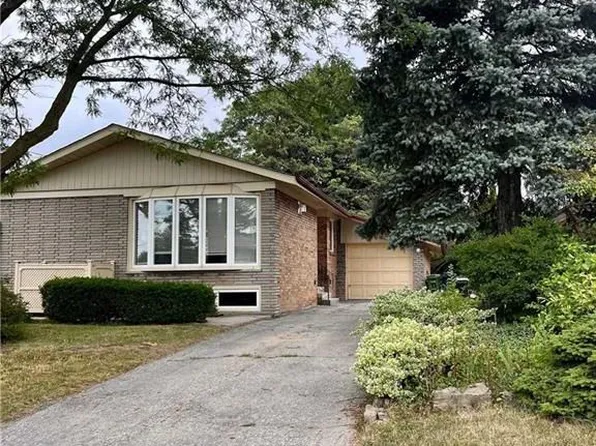 164 Richard Clark Dr #2, Toronto, ON M3M 1V4