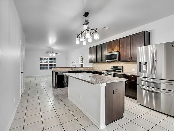 3rd image of 8235 Gran Villa Dr