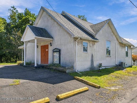 2nd image of 2200 Ash St