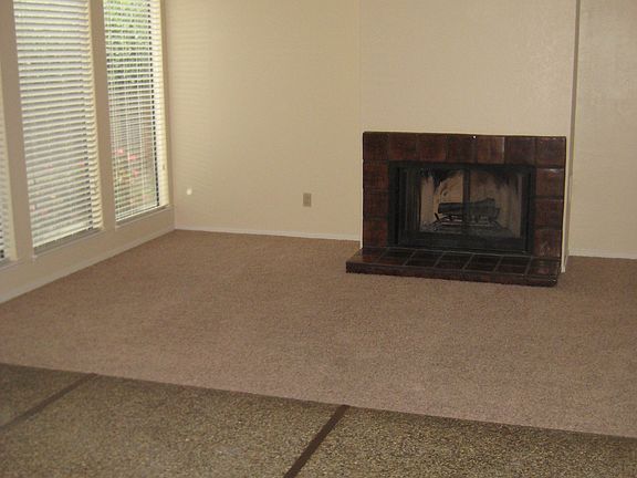 2nd image of 390 W Warner Ave