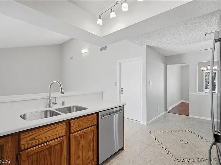 5389 Kalmia Dr — Photo 8