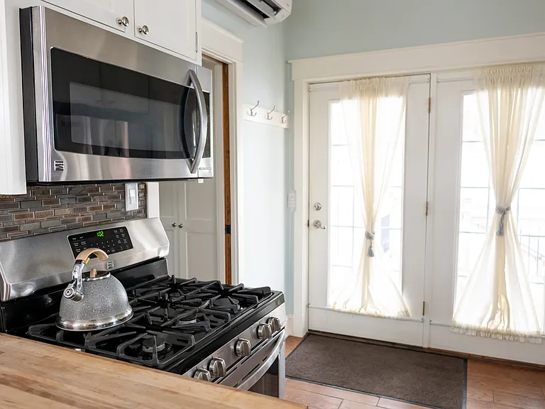 2737 Malletts Bay Ave #B — Photo 13