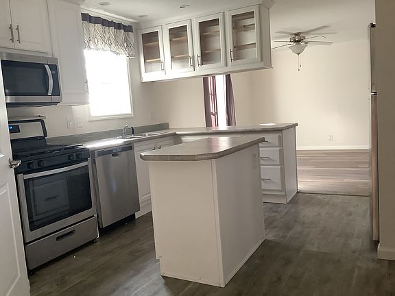 2nd image of 979 Essex St Lot 32