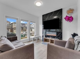432 29th St NW, Edmonton, AB T6T2H3