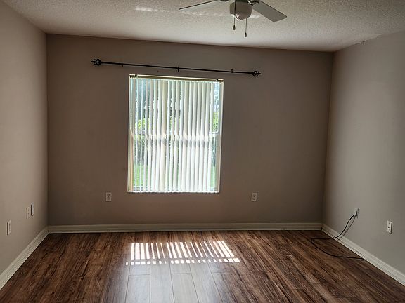 4th image of 3042 India Palm Dr