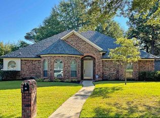 414 Whippoorwill Ln, Wake Village, TX 75501