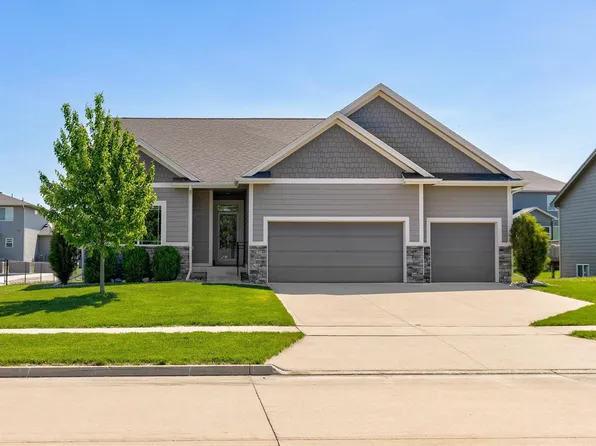 825 NE Jaguar Ln, Waukee, IA 50263