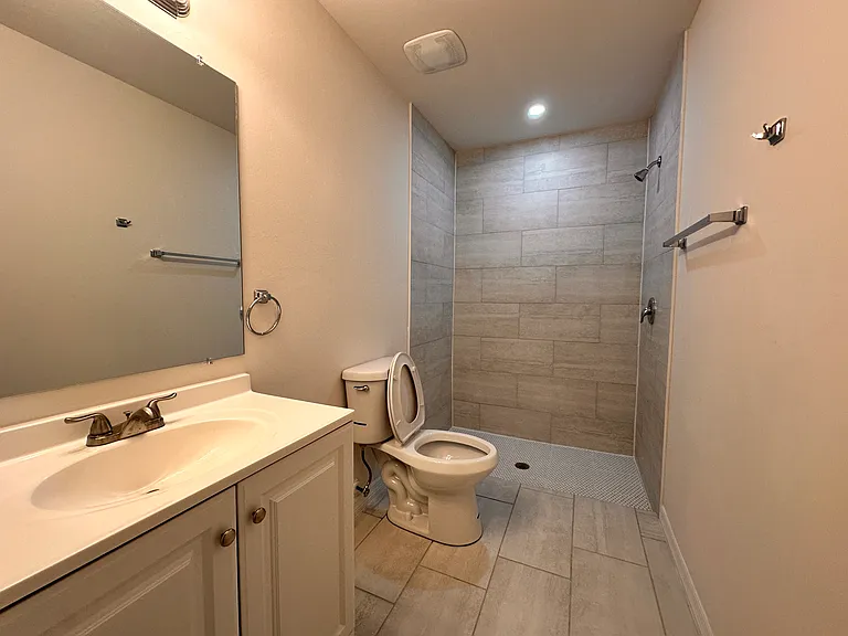 1010 NE 15th Ln — Photo 14