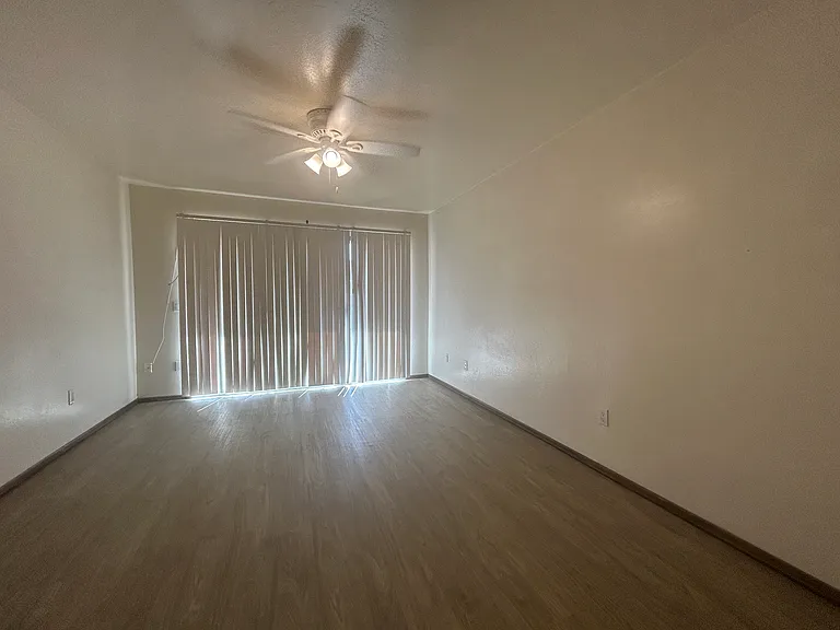 2141 E Manhatton Dr — Photo 24