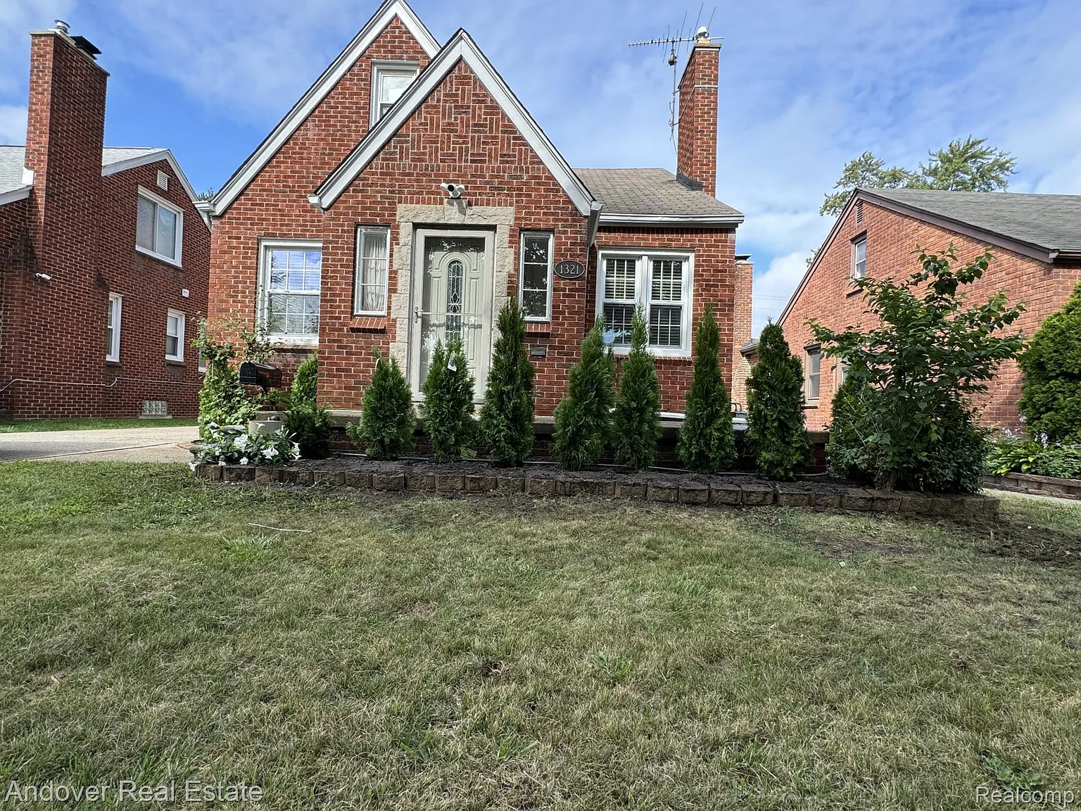 1321 N Vernon St photo 1